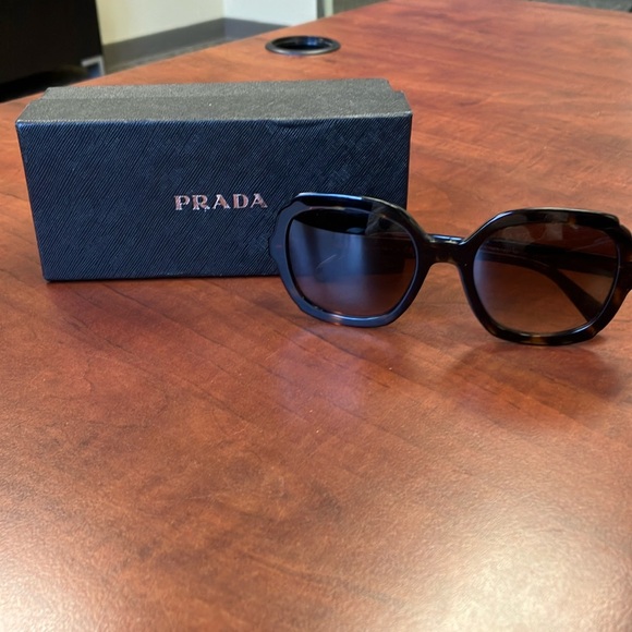 Prada Havana Frame Color SPR 16U Oversized Sunglasses + Box - Picture 1 of 10